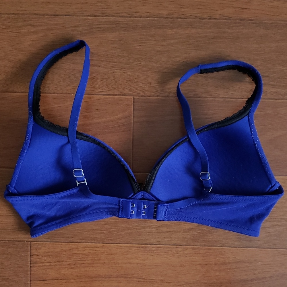 Victoria's secret body by Victoria wireless bra (0426) - Picture 2 of 5